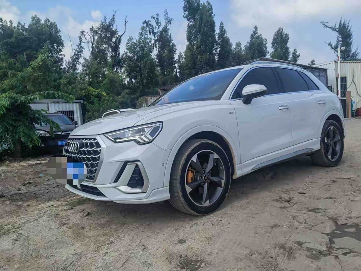 Audi 奥迪Q3, 2024 г., белый, 19 000 км