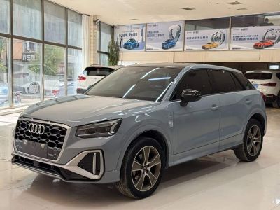Audi Q2L, 2022 г., серебристый / серый, 17 000 км Audi 奥迪Q2L, 2022 г., серебристый / серый, 36 000 км