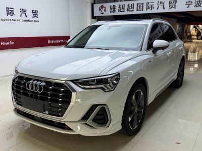 Audi Q3, 2021 г., синий, 43 700 км Audi 奥迪Q3, 2022 г., белый, 16 000 км