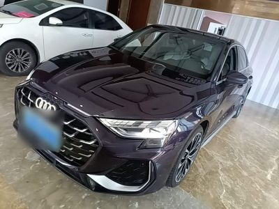 Audi A3, 2025 г., красный / фиолетовый, 21 100 км Audi A3, 2025 г., красный / фиолетовый, 21 100 км