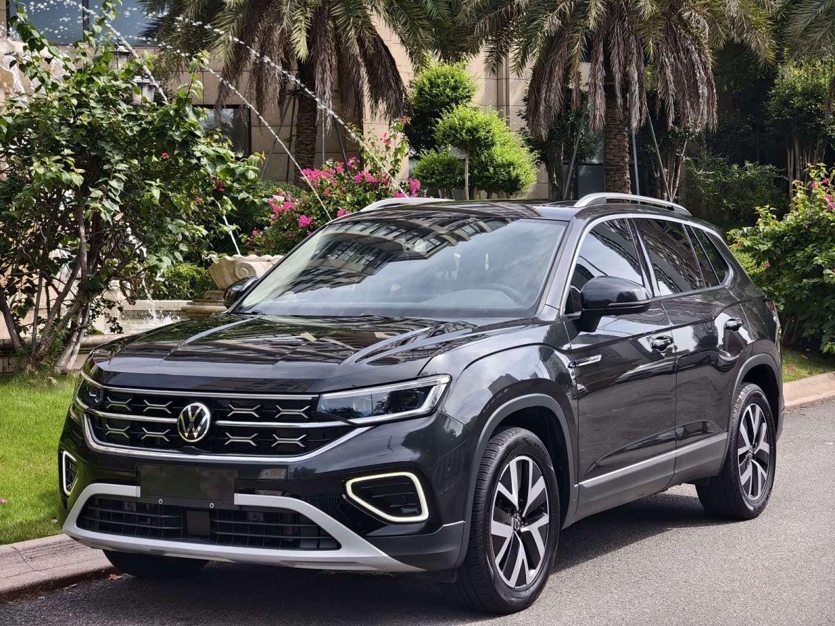 Volkswagen Tayron, 2023 г., чёрный, 63 000 км Volkswagen Tayron 2023 330TSI одна ведущая ось комплектация «Люкс Plus», исполнение «Цзиньцзе»