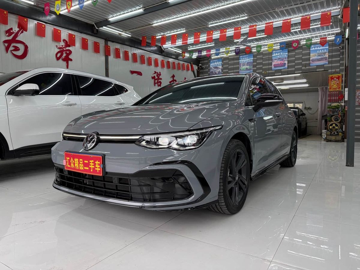 Volkswagen Golf, 2024 г., серебристый / серый, 20 000 км Volkswagen Golf 2023 обновлённая версия 280TSI DSG R-Line