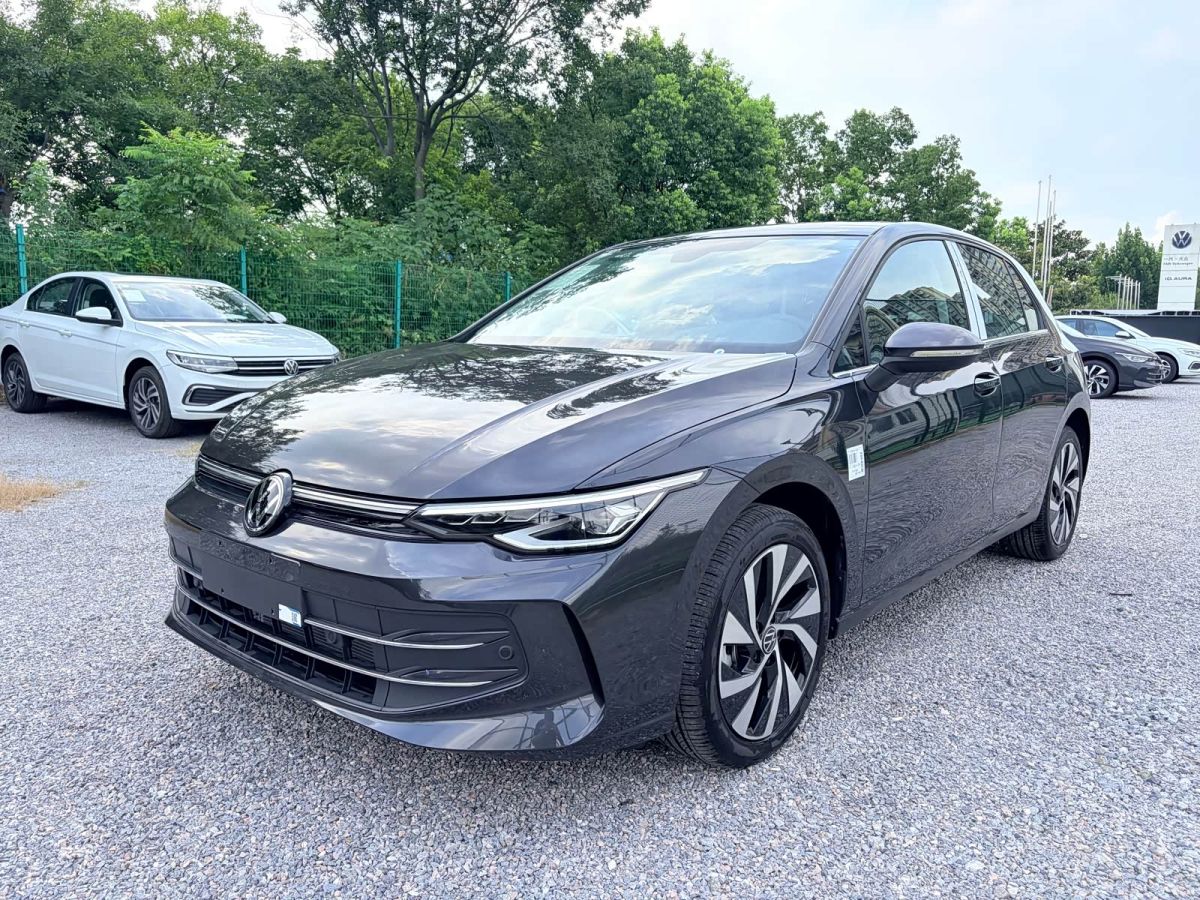 Volkswagen Golf, 2025 г., чёрный, 10 км Volkswagen Golf 2025 обновлённая версия 300TSI Pro