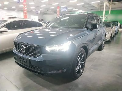 Volvo 沃尔沃XC40, 2021 г., белый, 74 300 км Volvo 沃尔沃XC40, 2022 г., синий, 36 100 км