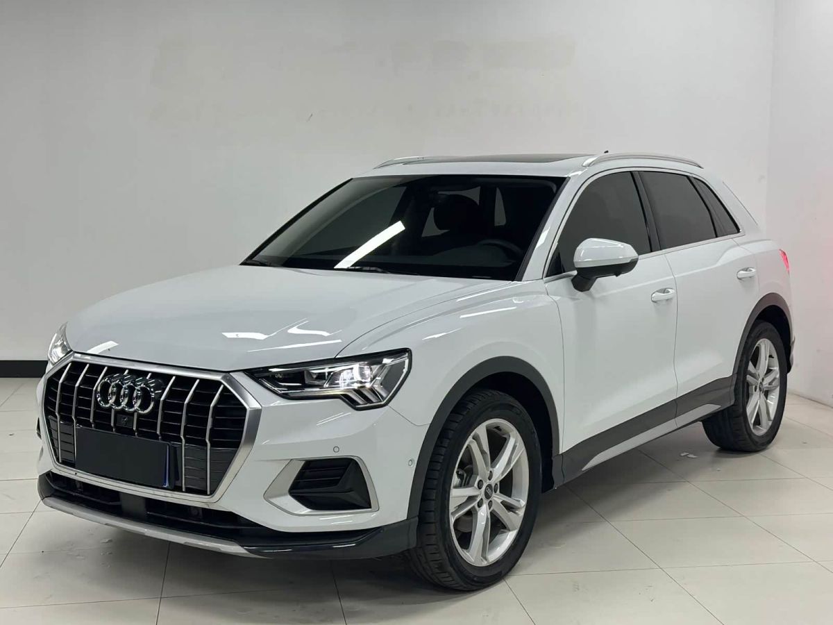 Audi Q3, 2022 г., белый, 7 000 км Audi 奥迪Q3, 2022 г., белый, 7 000 км