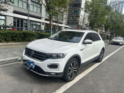 Volkswagen T-Roc, 2022 г., белый, 18 500 км Volkswagen T-Roc 2022 280TSI DSG одна ведущая ось Комфорт PLUS