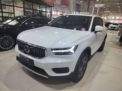 Volvo 沃尔沃XC40, 2021 г., белый, 74 300 км Volvo 沃尔沃XC40, 2022 г., белый, 24 600 км