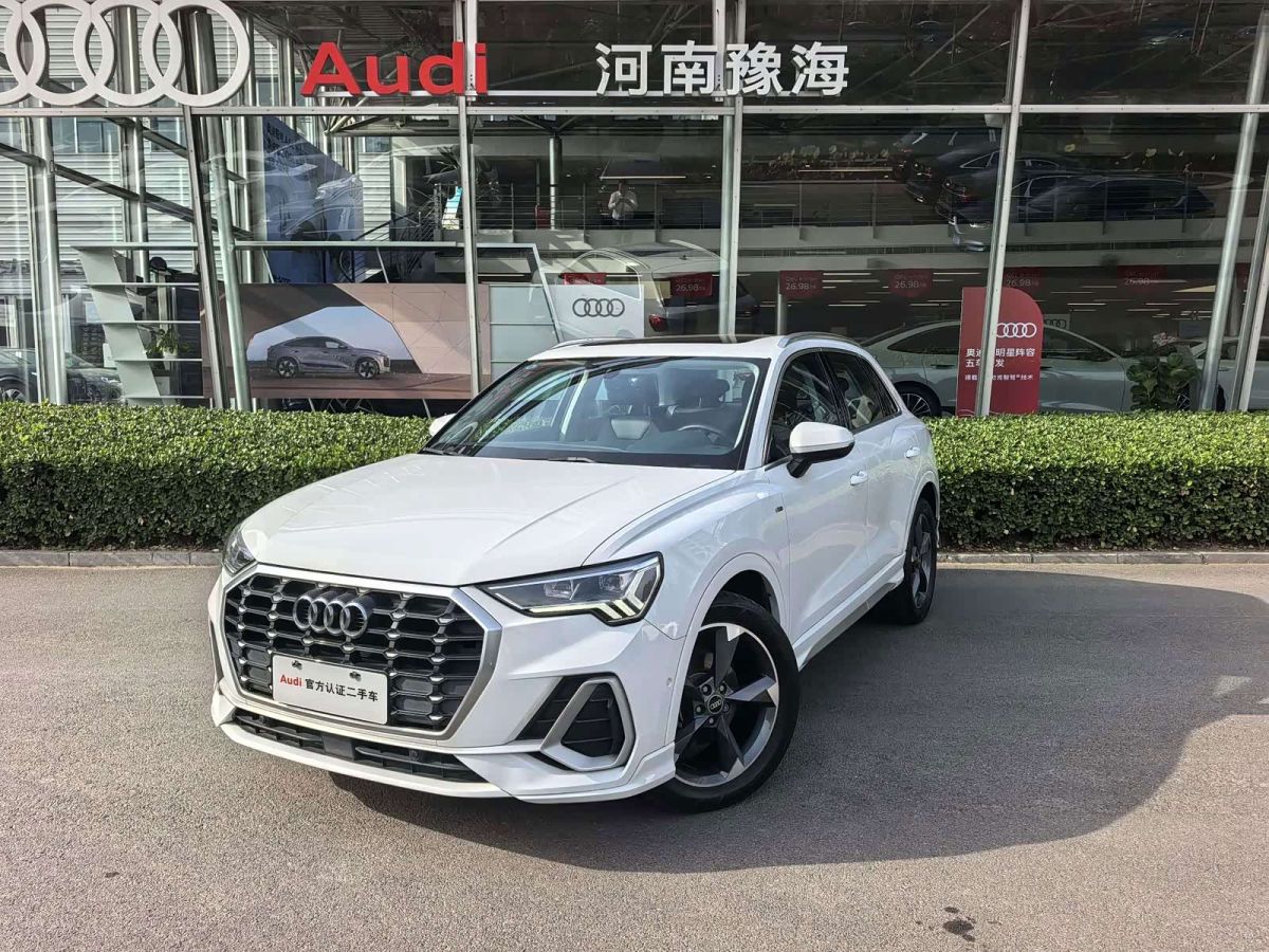 Audi Q3, 2023 г., белый, 60 000 км Audi 奥迪Q3, 2023 г., белый, 60 000 км