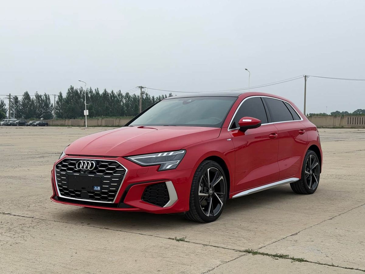 Audi A3, 2022 г., красный / фиолетовый, 34 000 км Audi A3, 2022 г., красный / фиолетовый, 34 000 км