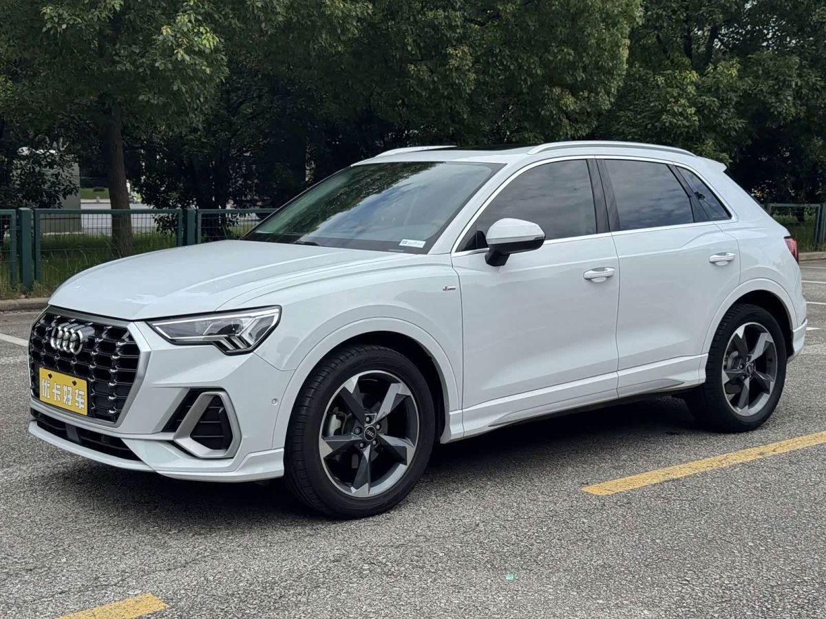 Audi Q3, 2022 г., белый, 48 000 км Audi 奥迪Q3, 2022 г., белый, 48 000 км