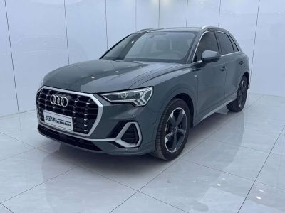 Audi Q3, 2022 г., серебристый / серый, 25 000 км Audi 奥迪Q3, 2022 г., серебристый / серый, 25 000 км