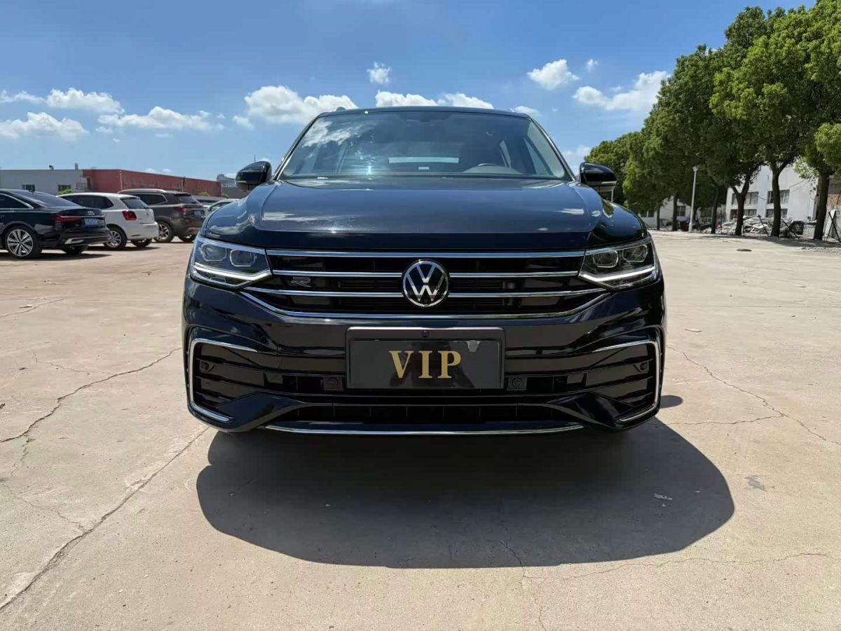 Volkswagen Tiguan L, 2024 г., чёрный, 36 000 км Volkswagen Tiguan L 2023 330TSI автомат одна ведущая ось R-Line комплектация «Юэсян»