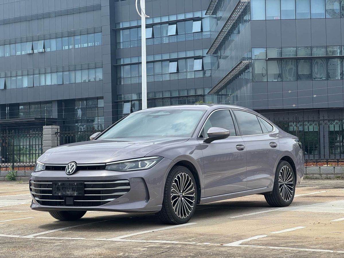 Volkswagen Passat, 2024 г., серебристый / серый, 33 900 км Volkswagen Passat 2025 Pro 380TSI Лунцзунь версия