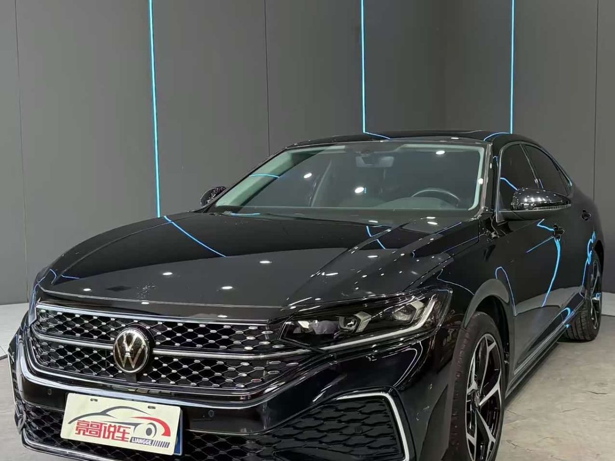 Volkswagen Passat 2023 330TSI исполнение «Звёздное небо» комплектация «Элита»
