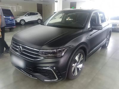 Volkswagen Tiguan L, 2023 г., чёрный, 48 000 км Volkswagen Tiguan L 2023 обновлённая версия 330TSI автомат одна ведущая ось R-Line комплектация «Юэсян»
