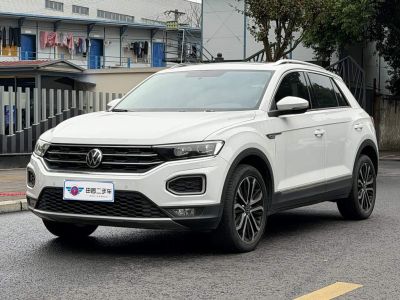 Volkswagen T-Roc, 2022 г., белый, 18 500 км Volkswagen T-Roc 2022 280TSI DSG одна ведущая ось Комфорт PLUS