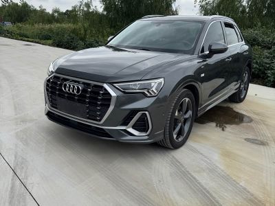 Audi Q3, 2022 г., серебристый / серый, 55 000 км Audi 奥迪Q3, 2022 г., серебристый / серый, 75 000 км