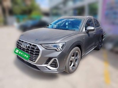 Audi Q3, 2023 г., серебристый / серый, 13 800 км Audi 奥迪Q3, 2023 г., серебристый / серый, 24 800 км