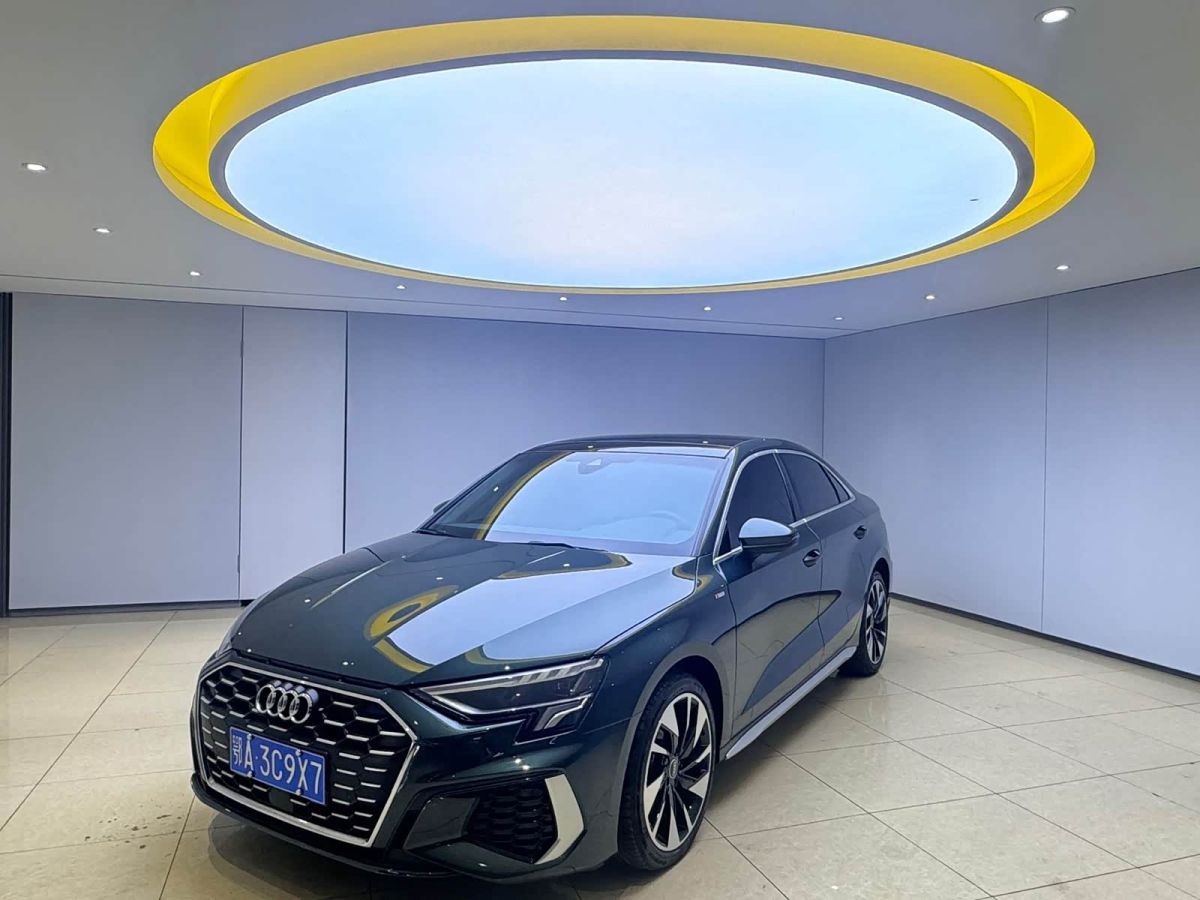 Audi A3, 2023 г., зелёный, 15 000 км