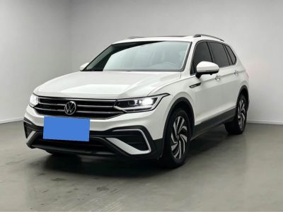 Volkswagen Tiguan L, 2021 г., белый, 58 000 км Volkswagen Tiguan L 2022 330TSI автомат одна ведущая ось комплектация «Умный комфорт»