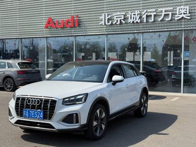 Audi Q2L, 2023 г., синий, 41 000 км Audi 奥迪Q2L, 2024 г., белый, 16 000 км