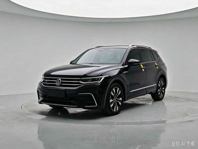Volkswagen Tiguan L, 2023 г., чёрный, 48 000 км Volkswagen Tiguan L 2023 обновлённая версия 330TSI автомат одна ведущая ось R-Line комплектация «Юэсян»