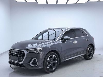Audi Q3, 2023 г., серебристый / серый, 13 800 км Audi 奥迪Q3, 2023 г., серебристый / серый, 18 000 км