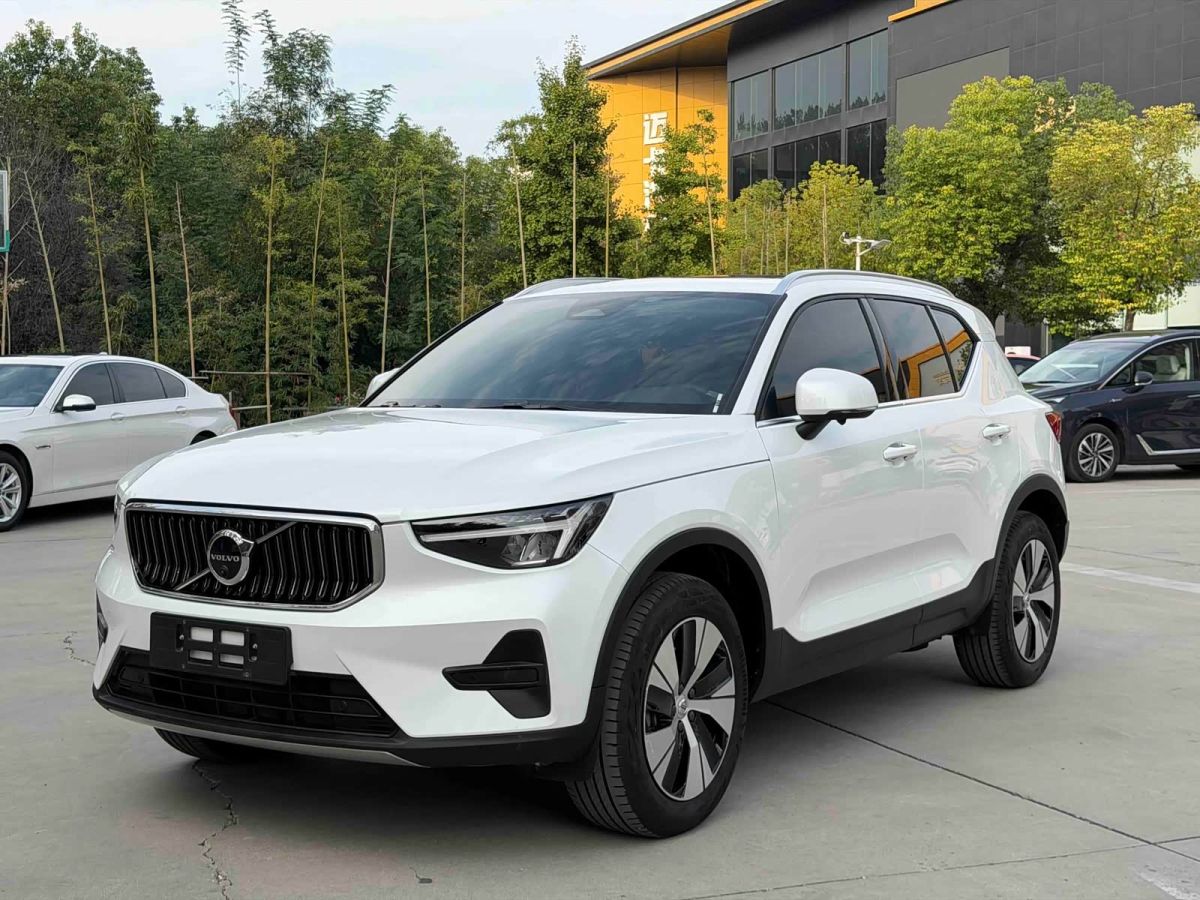 Volvo 沃尔沃XC40, 2023 г., белый, 9 000 км Volvo 沃尔沃XC40, 2023 г., белый, 9 000 км