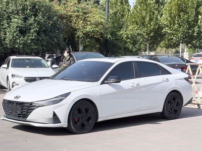 Hyundai Elantra, 2023 г., белый, 33 000 км