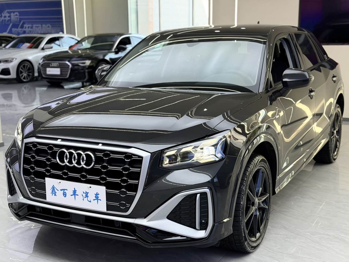 Audi 奥迪Q2L, 2022 г., чёрный, 30 000 км