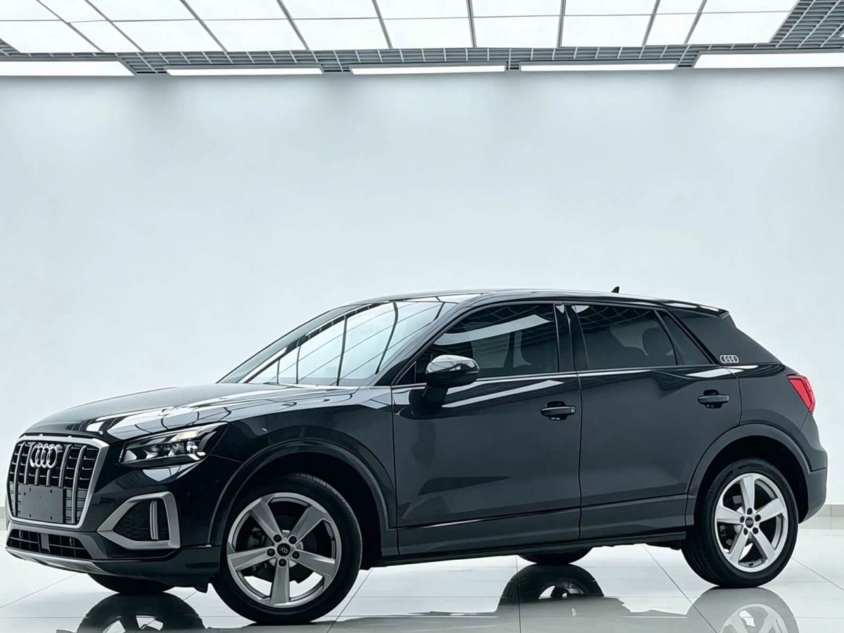 Audi 奥迪Q2L, 2022 г., чёрный, 13 000 км