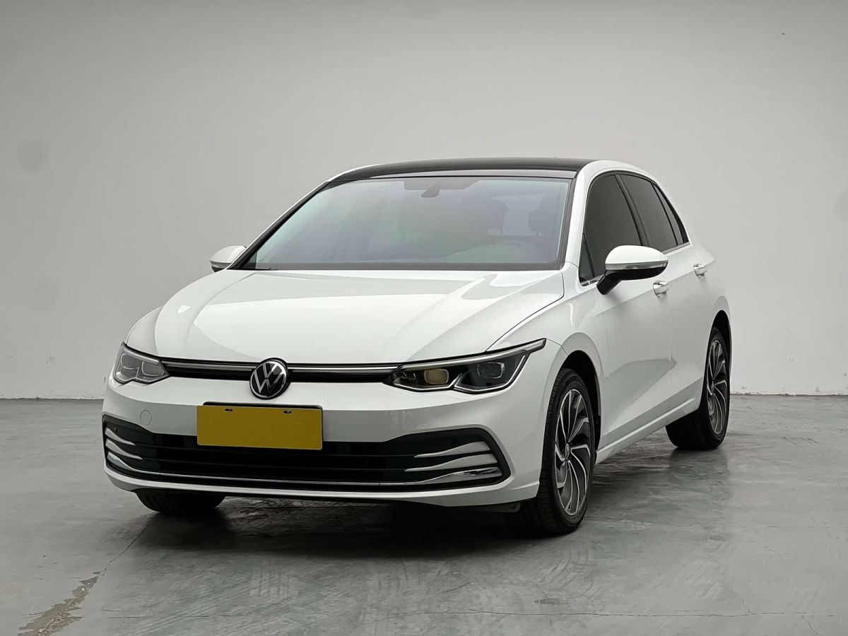 Volkswagen Golf, 2023 г., белый, 63 000 км Volkswagen Golf 2023 обновлённая версия 280TSI DSG Pro