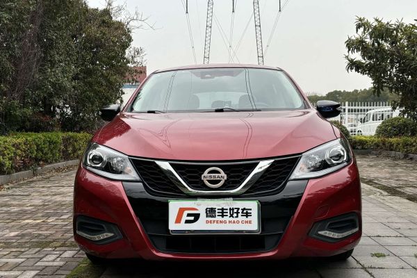 Nissan 骐达TIIDA, 2021 г., красный / фиолетовый, 51 000 км