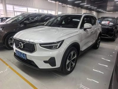 Volvo 沃尔沃XC40, 2024 г., белый, 71 000 км Volvo 沃尔沃XC40, 2025 г., белый, 7 000 км