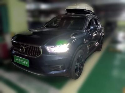 Volvo 沃尔沃XC40, 2021 г., белый, 74 300 км Volvo 沃尔沃XC40, 2021 г., синий, 34 500 км