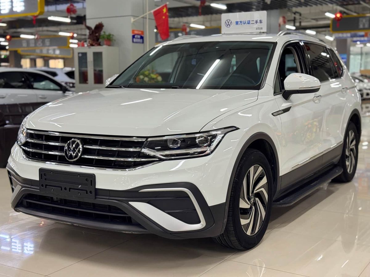 Volkswagen Tiguan L, 2023 г., белый, 35 000 км Volkswagen Tiguan L 2023 280TSI автомат одна ведущая ось ограниченная серия «Чаочуан»