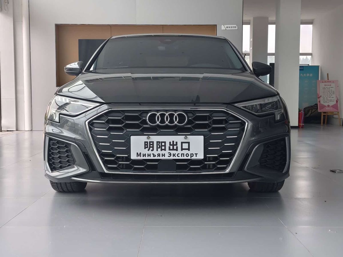 Audi A3, 2023 г., серебристый / серый, 11 100 км Audi A3, 2023 г., серебристый / серый, 11 100 км