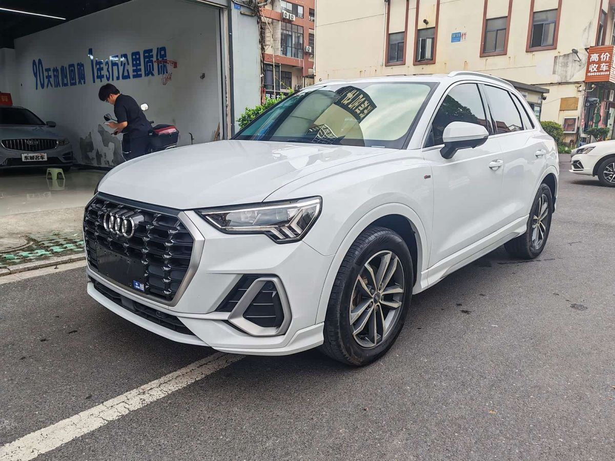 Audi Q3, 2021 г., белый, 63 000 км Audi 奥迪Q3, 2021 г., белый, 63 000 км