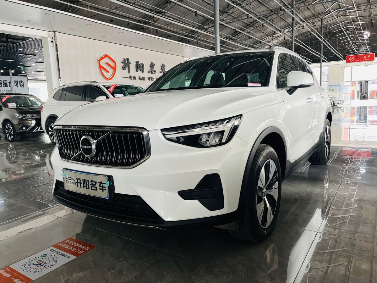 Volvo 沃尔沃XC40, 2024 г., белый, 77 000 км Volvo 沃尔沃XC40, 2024 г., белый, 77 000 км