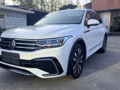 Volkswagen Tiguan L, 2021 г., чёрный, 31 900 км Volkswagen Tiguan L 2022 330TSI автомат одна ведущая ось R-Line комплектация «Юэсян»