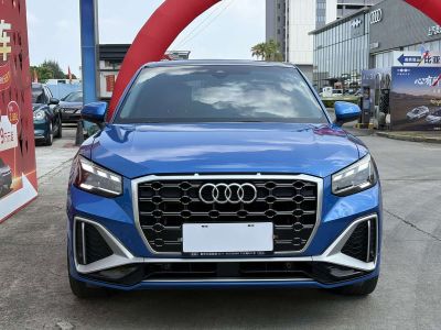 Audi Q2L, 2022 г., серебристый / серый, 65 000 км Audi 奥迪Q2L, 2022 г., синий, 77 000 км