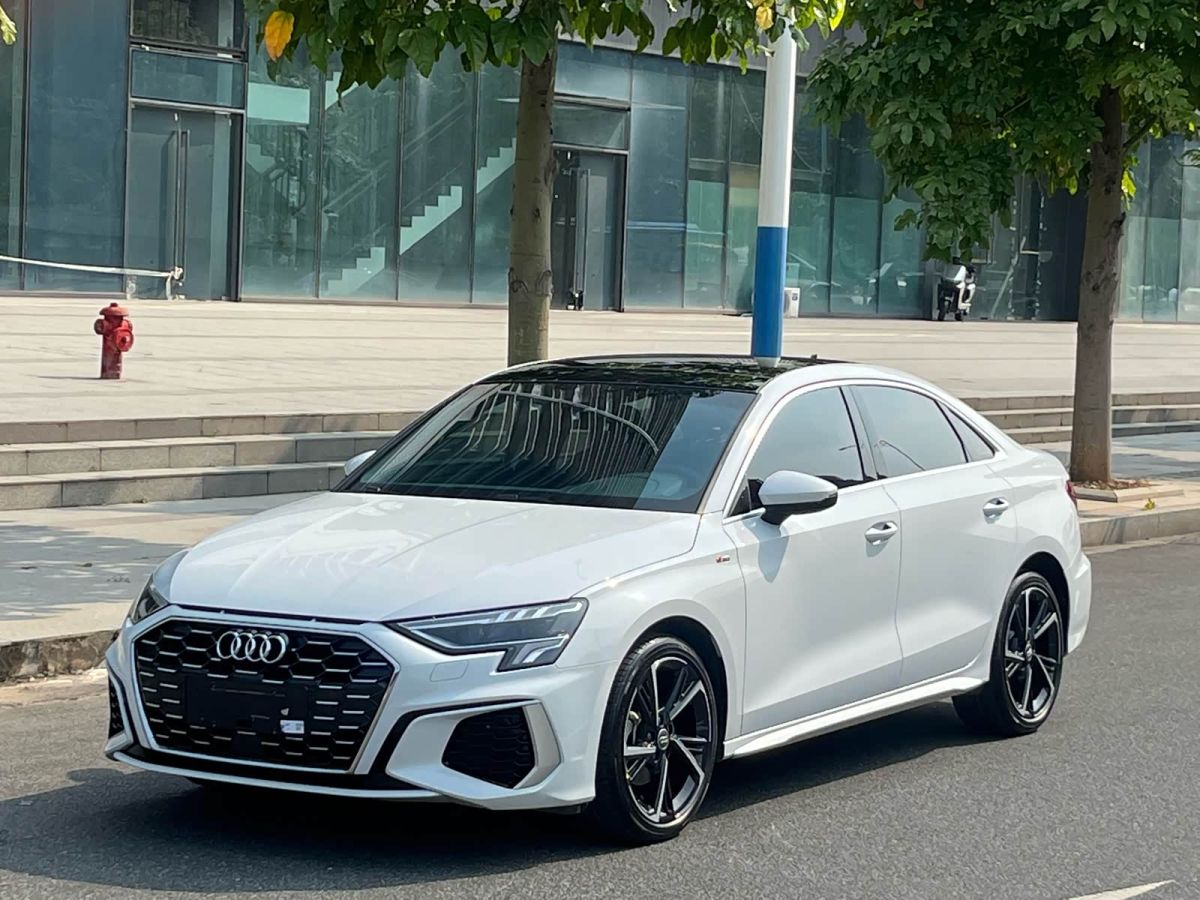 Audi A3, 2022 г., белый, 38 000 км