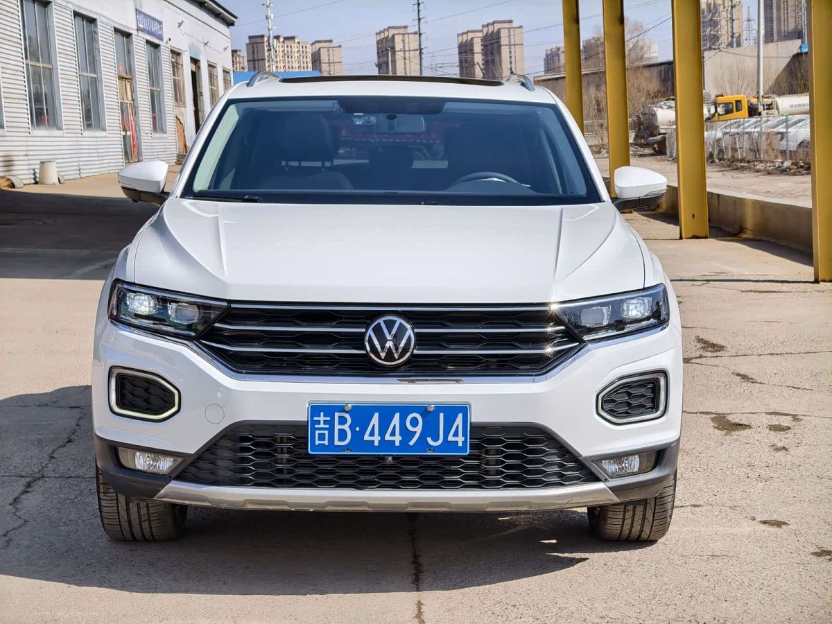 Volkswagen T-Roc, 2022 г., белый, 27 800 км Volkswagen T-Roc 2022 280TSI DSG одна ведущая ось Комфорт PLUS