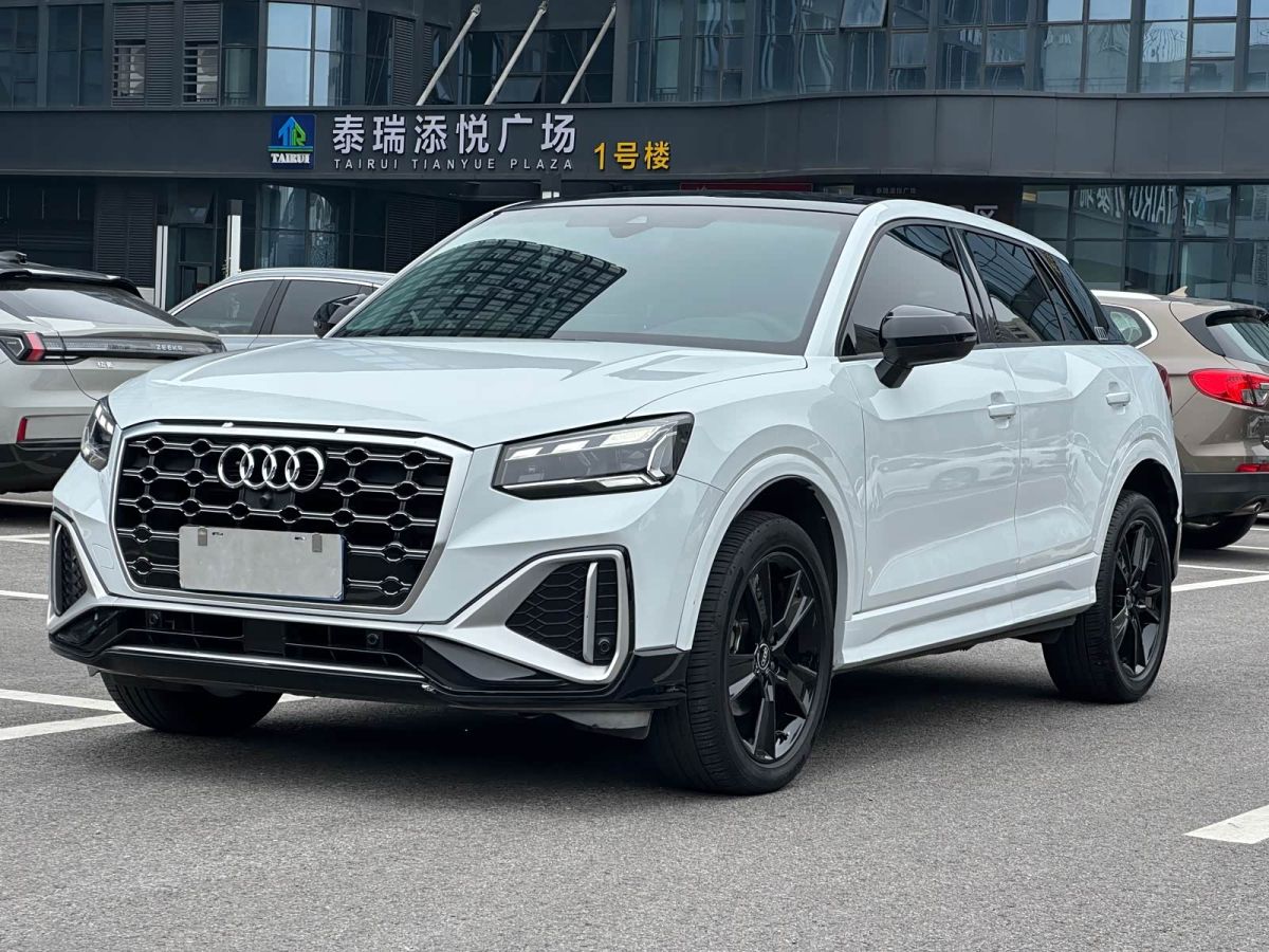 Audi Q2L, 2022 г., белый, 40 000 км Audi 奥迪Q2L, 2022 г., белый, 40 000 км