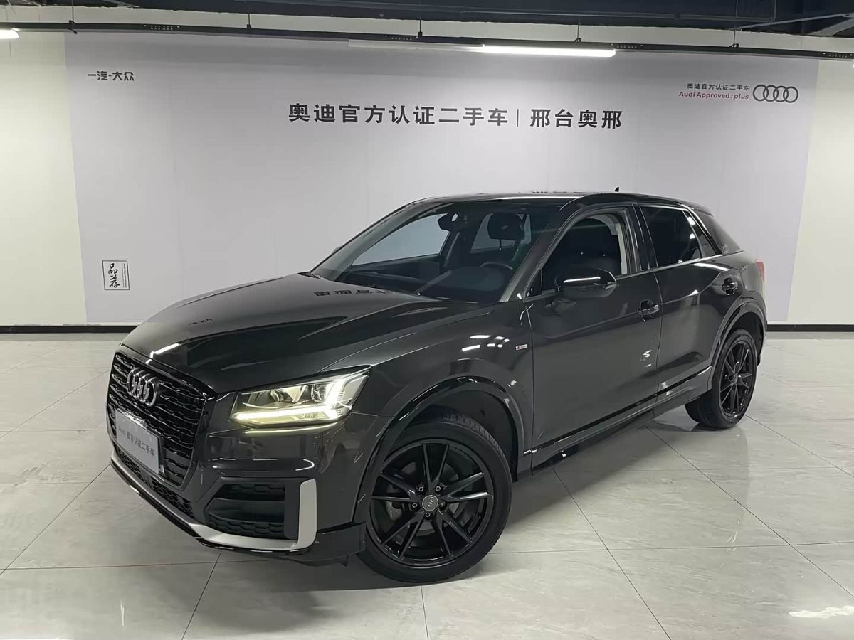 Audi Q2L, 2021 г., серебристый / серый, 69 000 км Audi 奥迪Q2L, 2021 г., серебристый / серый, 69 000 км