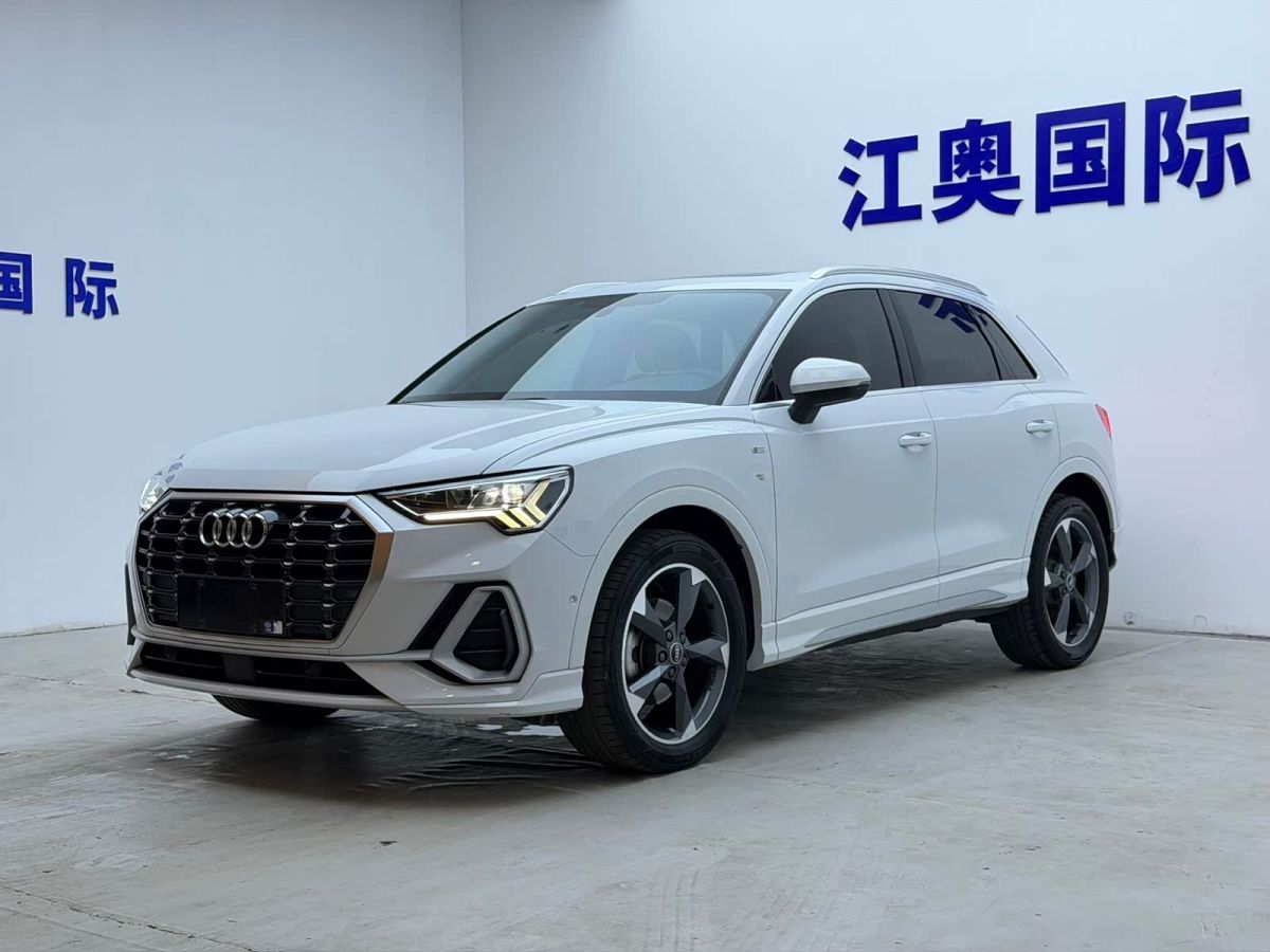 Audi 奥迪Q3, 2023 г., белый, 43 000 км