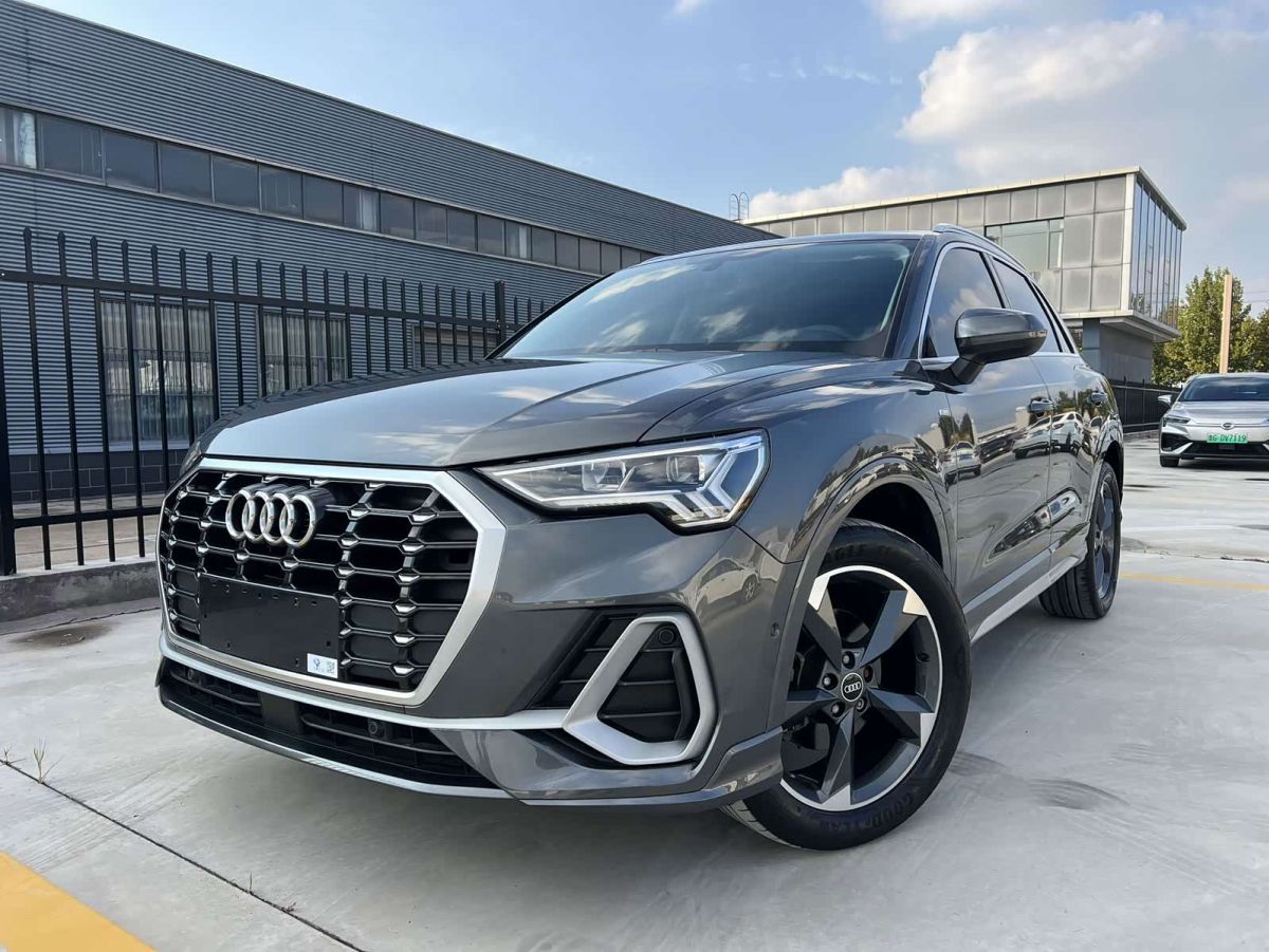 Audi 奥迪Q3, 2021 г., серебристый / серый, 47 000 км