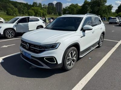 Volkswagen Tayron, 2023 г., белый, 31 400 км Volkswagen Tayron 2023 280TSI одна ведущая ось комплектация «Люкс Plus», исполнение «Цзиньцзе»