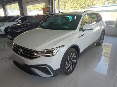 Volkswagen Tiguan L, 2022 г., шампань / коричневый, 44 000 км Volkswagen Tiguan L 2023 330TSI автомат одна ведущая ось Комфорт версия