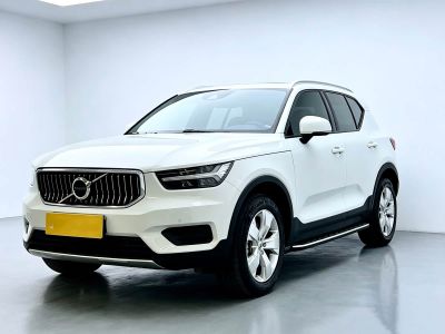 Volvo 沃尔沃XC40, 2023 г., белый, 23 000 км Volvo 沃尔沃XC40, 2022 г., белый, 23 200 км